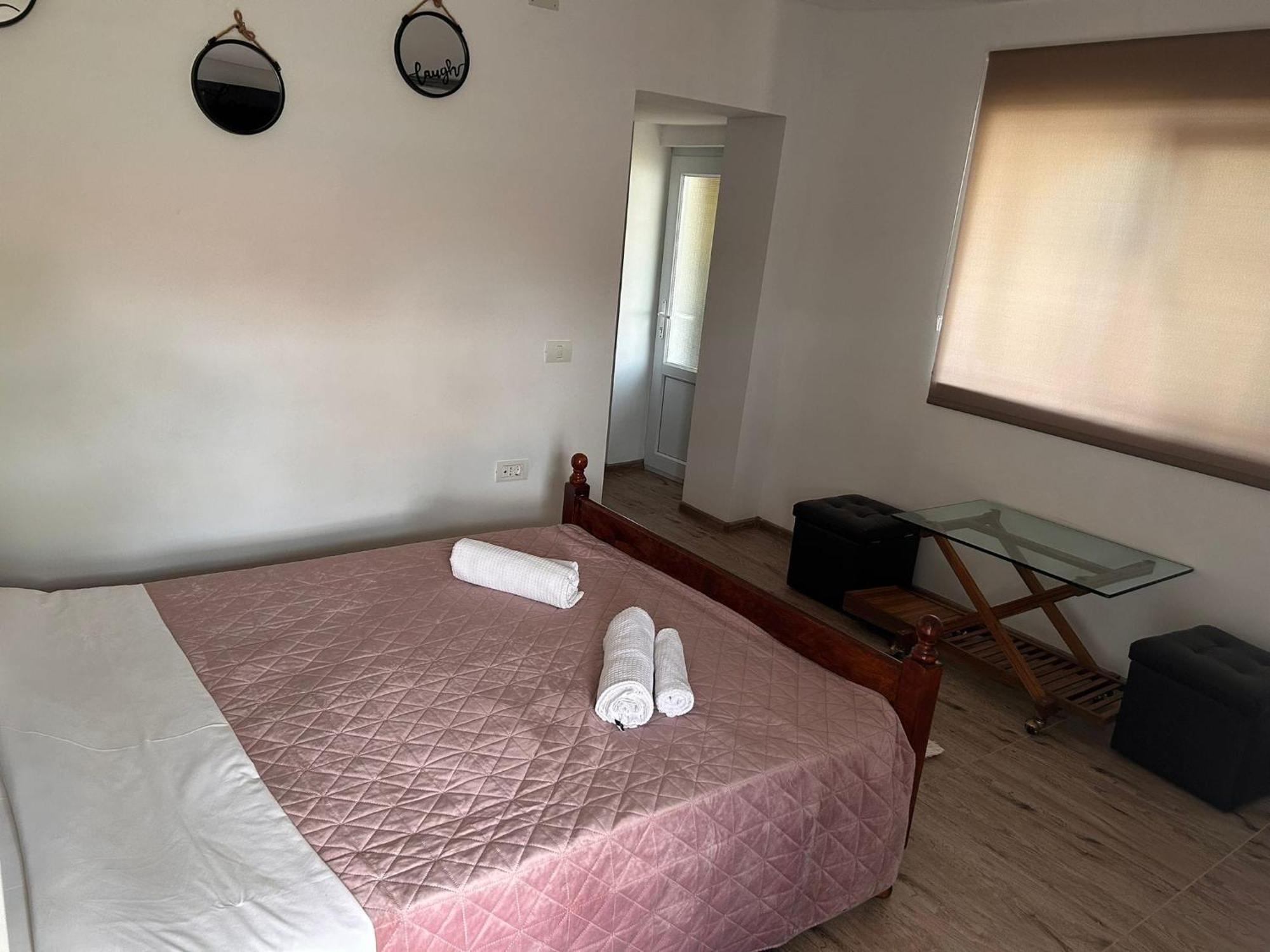 Casuta Galbena Villa เอโฟริเอนอร์ด ภายนอก รูปภาพ